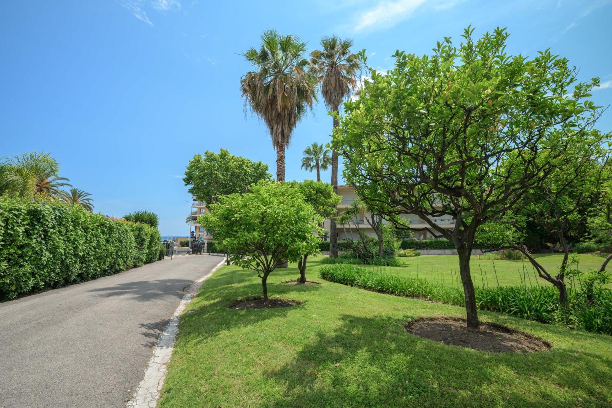 Appartement Le Coq Tersling - Residential Parking - Ac - Sea View à Menton Extérieur photo